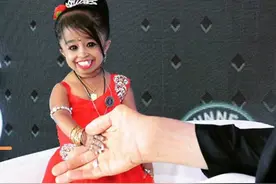 身高62厘米、体重12斤，世界最矮女性震撼人生曝光！打破极限命运图片