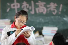 妥妥的小说女主，高三女生月考6科“霸榜”，学校：不要大惊小怪图片
