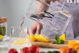 天然苏打水和苏打水饮料的区别图片