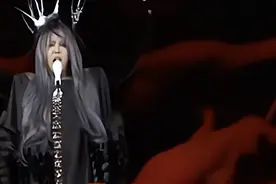 张惠妹被禁7年后回归小巨蛋，有民众下跪抗议，还要继续被禁？图片
