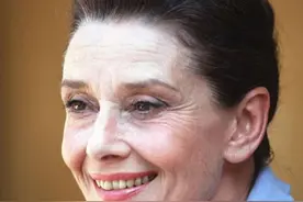 晚年的奥黛丽·赫本：把慈爱献给了贫困的儿童，满脸皱纹也如天使图片
