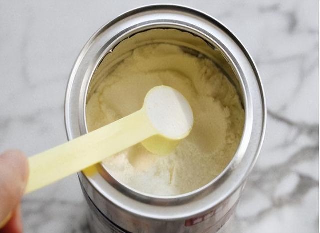 40℃还是70℃?冲泡奶粉的水温,不同孩子不同选择