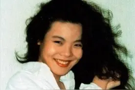 歌手谢津：23岁爆红全国，28岁跳楼自杀，生前因一巴掌改变命运图片