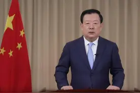 万斯对华飙脏话，中方主任原封不动送回去，拿抗美援朝教美国道理图片