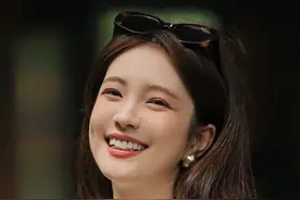 爱笑的时尚美女图片