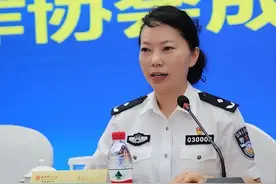 警长凌娅：每周跑ktv,喜欢和男下属"谈心",眼红商人将他整进监狱图片