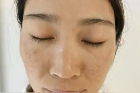 有一种适合“黄脸婆”用的化妆品，出门前涂涂，皮肤白皙超显年轻图片