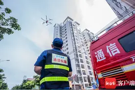 抗疫现场 | 科技助力防疫 万宁用无人机空中喊话图片