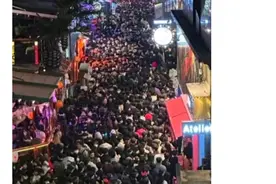 太惨烈！韩国踩踏事件亲历者：眼睁睁看着旁边女生哭到咽气图片