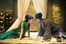 穷鬼书生不知为何得了一群如花似玉夫人，圆房后才发现是男的？图片