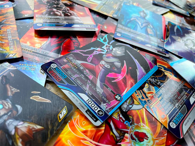 200万集不齐奥特曼卡，中国一亿小学生正在破产？