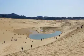 柯南生活在日本最穷的县，这里还有日本罕见的沙漠图片