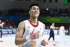 机智!朱芳雨问郭艾伦何时去宏远,艾伦:退役再去!我当总经理你副总图片