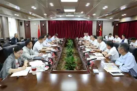 国能集团宁夏煤业公司一行到十二师洽谈合作图片