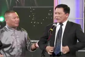 德云社功夫相声起源，郭德纲于谦动手互殴，师父侯耀文拍手称好图片