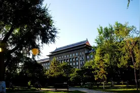 1952年，陈赓奉命筹建“哈军工”，他向周总理请求：你得当我的后台老板图片