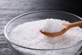 低钠盐、加碘盐、无碘盐、加铁盐、加钙盐，这些盐究竟有什么区别？哪些人群最适合图片