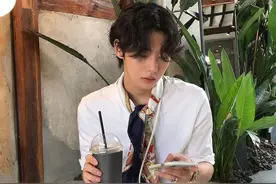 想拥有精致男人的魅力？只需要一条领带图片