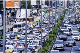 印度汽车业的野心和纠结：既要，又要，还要｜《财经》封面图片