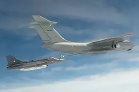 印度总算想明白了，不仅要买战斗机，还要加大辅助军机的采购力度图片