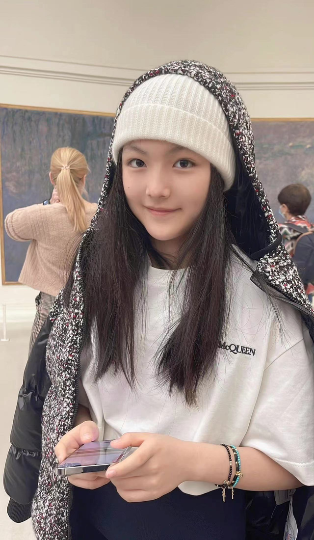 李湘14岁女儿怒怼网友!留学英国过自己的人生,没有人有资格管她