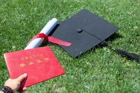 专科生想要提升学历？不用考试，满足条件就能直接拿到本科毕业证图片