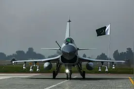 客户很满意！巴基斯坦采购680台中国VT-4后，又要增购60架歼-10CE图片