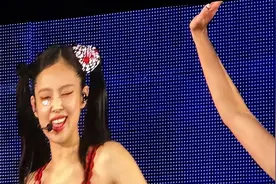 jennie参加台湾演唱会穿中国红，粉丝：真的会很感动图片