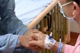 泪目！上海64岁奶奶为了救孙子，竟捐出一个肾！图片