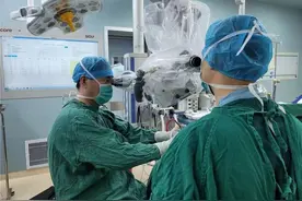 福州医生打开3~5厘米小切口植入“电子药物”，让难治性癫痫不再“难”图片