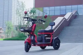 适合老人休闲代步的电动三轮车，实用且易操控，还能上牌图片
