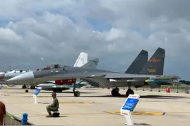 歼11BG将公开展示！升级AESA雷达能携带PL15，战力碾压周边四代半图片