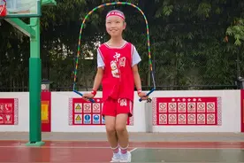 每天练习一个小时，10岁女孩张涵育——跳绳，一分钟306次图片