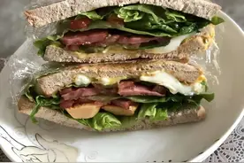上海女子晒轻食，坚持一个月后，体重不降反增了10斤：太饿了图片