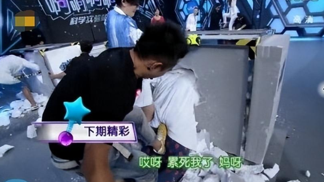 浴缸陪睡、助理手接口水、“跪式服务”，这些明星哪来的优越感？