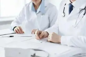 五六十岁的人去医院体检，最应该检查哪些项目？做对不花冤枉钱图片