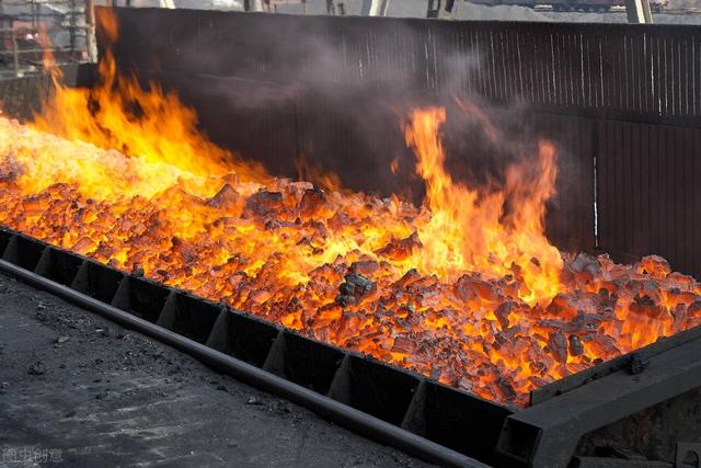 周五夜盘,天天被我们唠叨的焦炭期货价格突然大幅下跌.跌幅达3.