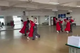 （视频）@太原人，社死现场！考试中途和舞伴默契谢礼后又继续跳图片