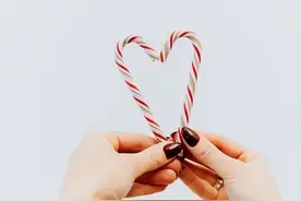 女人暗恋你，不会喊你哥或者大叔，反而会用这3个称呼暗示你图片