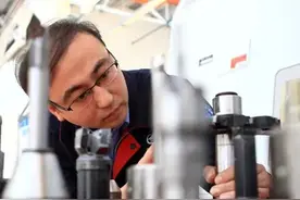 黑龙江省50名生产一线技师获评“首席技师”图片