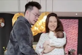 恭喜！38岁王博谷二胎再得一子，巴图甜晒全家福温馨照图片