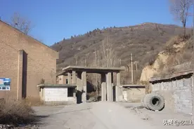 陕西铜川，废弃的762厂，蜿蜒起伏在山沟中长达数公里图片