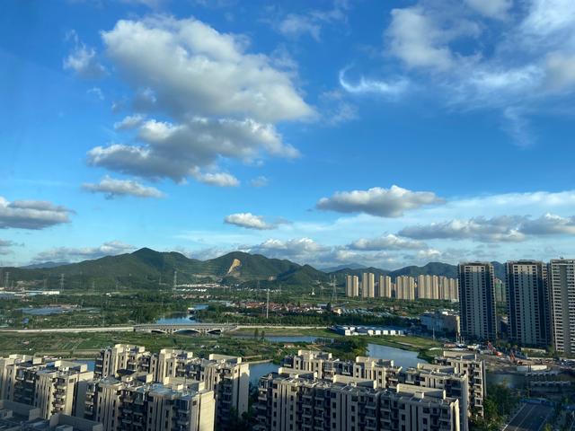 股票1手是多少股，股票成交一手是多少股（炒股亏钱了，别把投资当赌博）