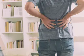 男性腰痛是怎么回事？帮你分析了这5个原因，快对照一下图片