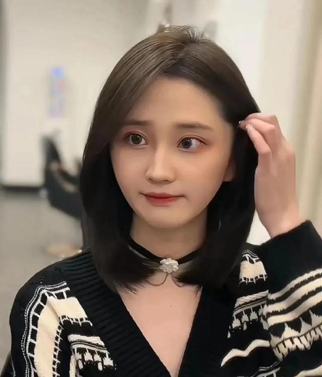 "2023爆款免打理锁骨发"你的最美发型