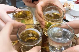 男性长期“不喝酒”会有啥变化？别不信，这4个现象很明显图片