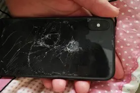 手机后盖碎了不换，有影响吗图片