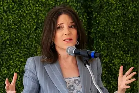 美国总统参选人：中国周边有313个美军基地，美国人需要醒醒了图片