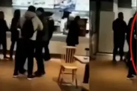 日本留学生在南京辱骂中国，结果被周围的中国人群殴了一顿图片