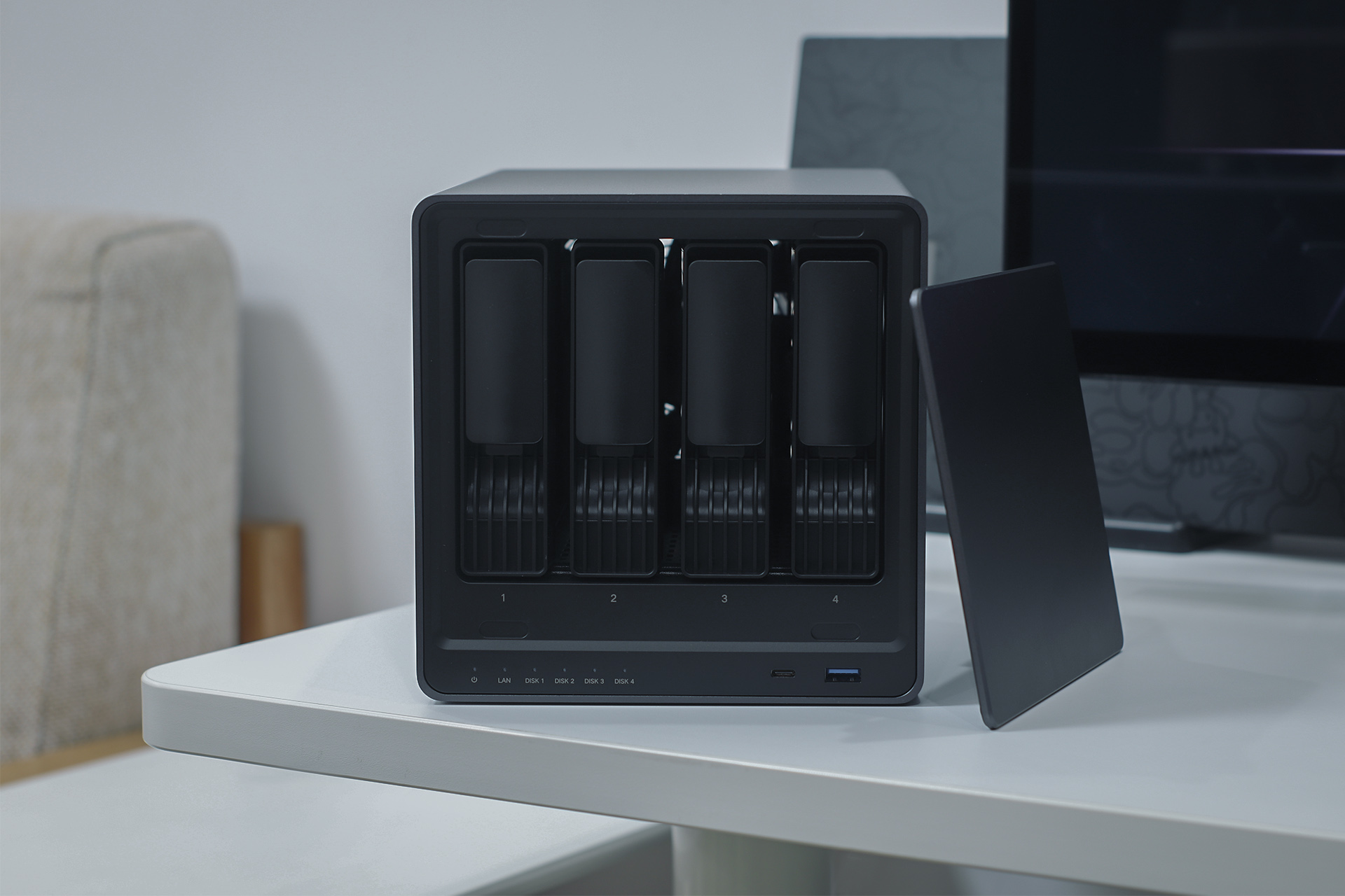 同时兼顾易用和专业的NAS是什么体验？绿联DX4600 PRO开箱